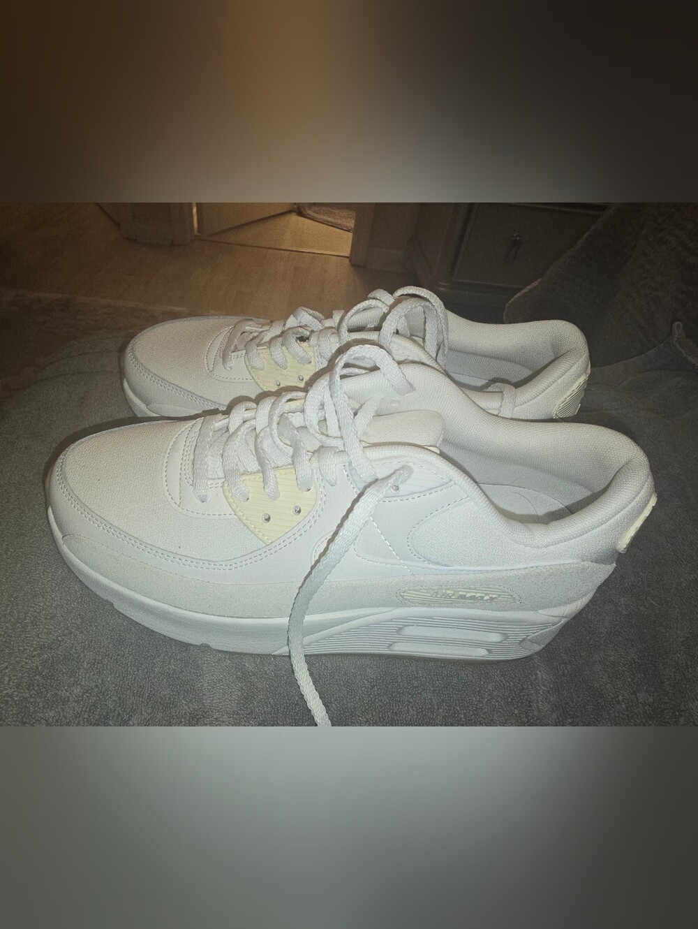 Nike Air Max 90 Women’s Size 9.5 White Cream Neutral Sneakers FD4328-100 LV8